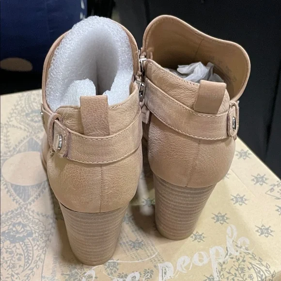 Women's Tan Ankle Boots 7 - Picture 6 of 6